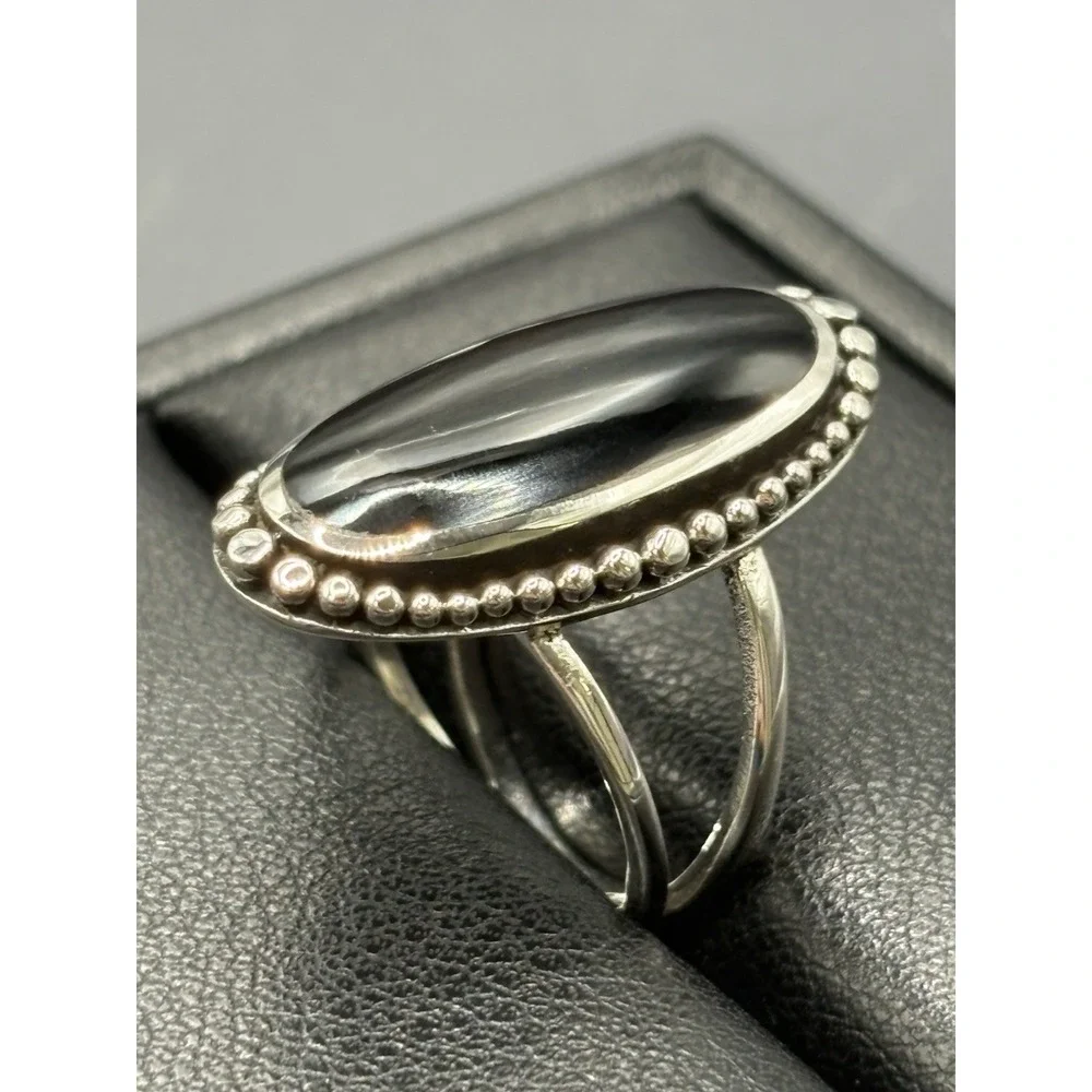 New Condition Sterling Silver Onyx Oblong Ring Size 7 E6
